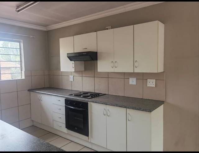 3 BEDROOM PROPERTY TO RENT IN SELECTION PARK
